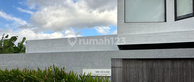 Modern Kedungu 4-Bedroom House, Fully Furnished & Pool 1