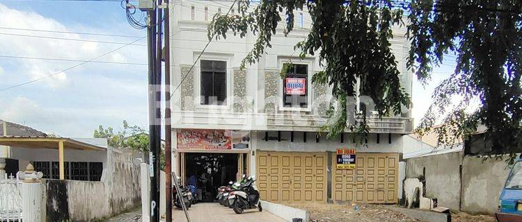 RUKO DAERAH KAPTEN MUSLIM HELVETIA.(Dekat MEGAPARK Food Court & MILLENIUM PLAZA) Ruko Inti kota, berada di lokasi yg strategis. Panjang Tanah 28 Meter. Jl. Setia Luhur ( antara Jl. Kapt. Muslim - Jl. Asrama) 1