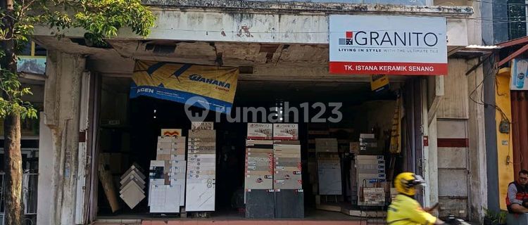 Store on National Road, Strategic Location in the Center of Activity 1