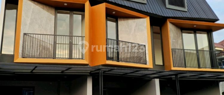 3-Story House The Casual Purimas Regency Surabaya 1