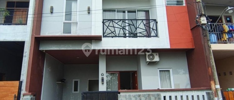 Rumah 2 Lantai Full Furnished Dekat Bandara Adi Soemarmo 1
