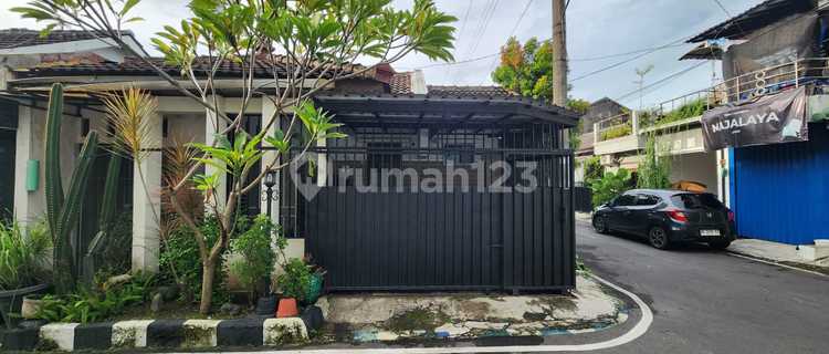 For Sale Single-Story Hook House in Jaten Area, Karanganyar 1
