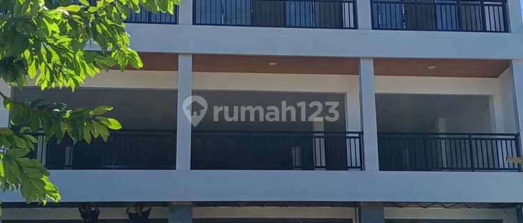 3-Story Shop House in a Strategic Location by the Main Road - Kuta, Badung 1
