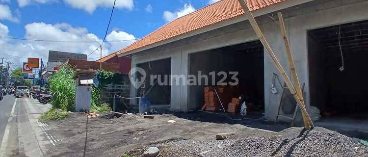 Shop House in a Strategic Location on the Main Road - Kerobokan, Badung 1