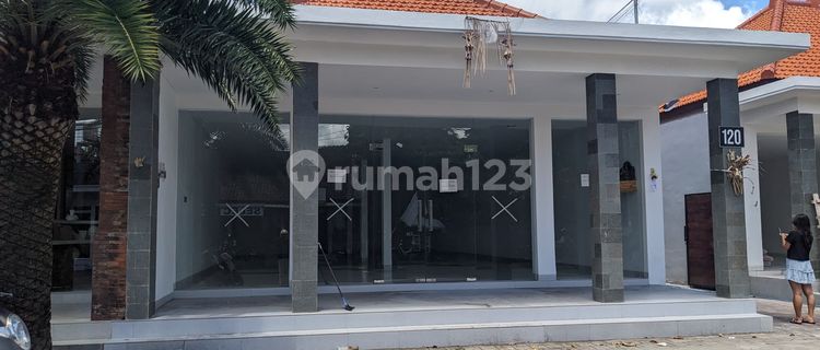 Store with Spacious Building on Main Road - Kerobokan, Badung 1