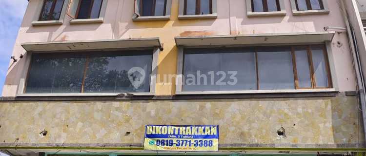 3-story shophouse in Kuta, Badung 1