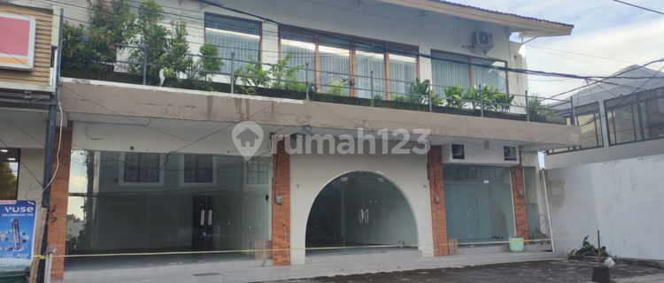 Store with Strategic Location on Main and Busy Main Road - Kerobokan, Badung 1
