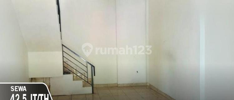 Cheap Shop House Strategic Location on Gajah Street. 1