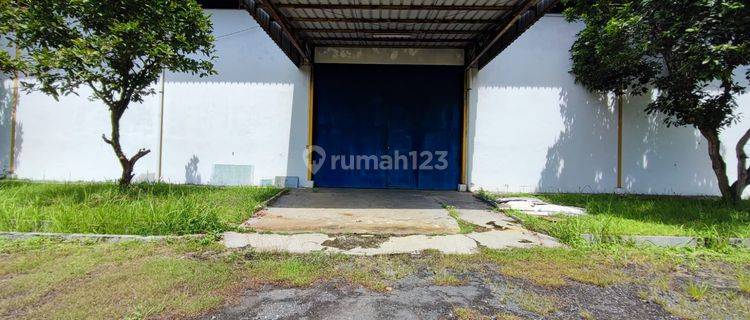 Gudang/pabrik Tempat Untuk Usaha Atau Menaruh Barang Barang Untuk Di Jual. Jalan Lancar Dekat Perkotaan 1