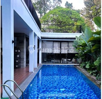 Rumah Cantik Posisi Hoek dan Kolam Renang Besar di Kemang Jaksel 1