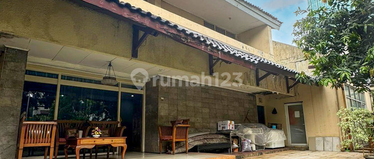 Rumah Hitung Tanah Posisi Hoek dan Strategis di Kebayoran Baru 1