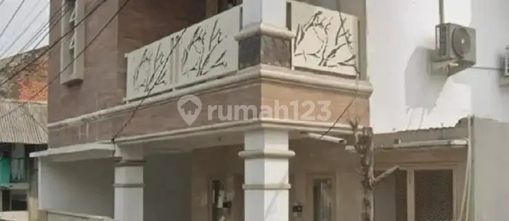 Nice House Ready to Occupy Corner Position in Cipulir, South Jakarta 1