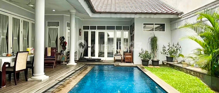 Rumah Mewah Dengan Kolam Renang di Cipete Dekat ke Antasari 1