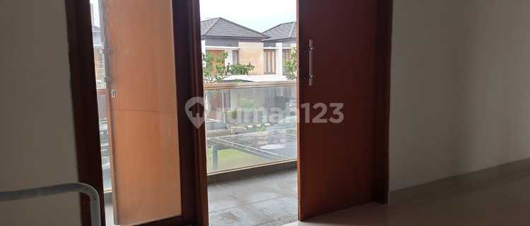 Rumah Komplek Cherry Field, Bandung 1