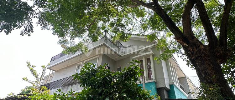 TURUN HARGA Rumah 2,5 Lantai Semi Furnished di Pondok Hijau Golf Cluster Topaz Gading Serpong 1