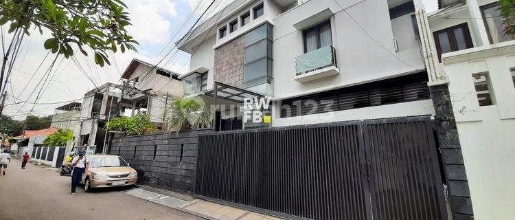 Rumah Furnished Area Kemang Bebas Banjir 1