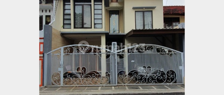 Rumah 2 Lantai Semi Furnish dalam Komplek, Duren Sawit Jakarta 1
