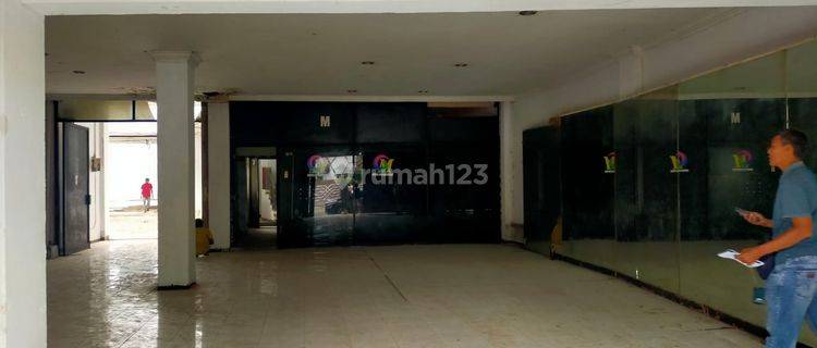 Disewakan Ruko 3 Lantai Di Sudirman 1