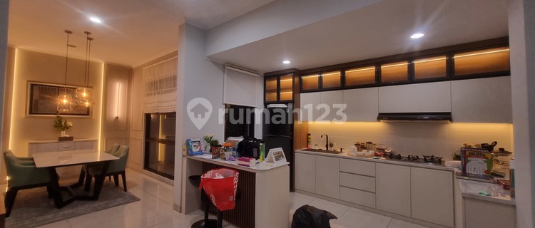 Rumah Minimalis 3 Lantai dengan Lift Full Furnished di Sayap Setrasari 1