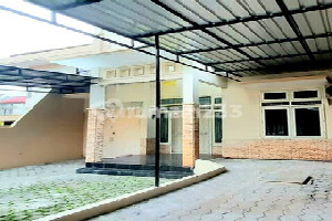 House Near Undip International School, 3 Beds, 3km Away 1