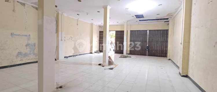Shop / Business Space in Semarang, Prime Location, Bustling Area 1