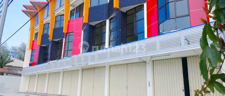 3-Story Shophouse Near Business Center & Airport 1