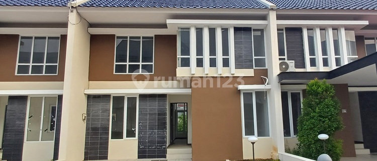 New Downtown Near Airport, School, and Mall 1