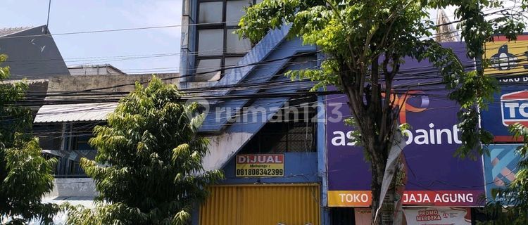 4 Lantai, Didaerah Pertokoan Pusat Kota dan Daerah Bisnis. 1