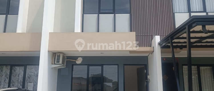 Rumah Royal Palm Blossom (Ukuran 4x15 m) 1