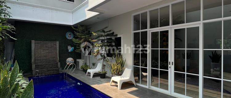 Ready-to-Occupy House With Swimming Pool And Fully Furnished Condition Located Inside A Large Housing Complex In Kebayoran Baru 1