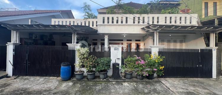 Rumah 2 Lantai Lokasi di Dalam Perumahan Besar di Cileduk 1