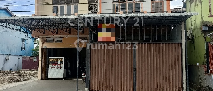 Strategic 2-Story Shophouse on Jend Sudirman Street, Roban 1