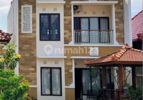 Two-Story House Near the City Center in Manyaran 1