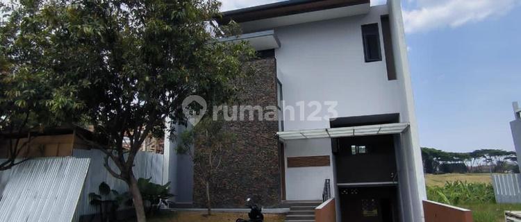 Rumah Baru @ Bumi Parahyangan Bandung, Hadap Danau 3 Lantai 1