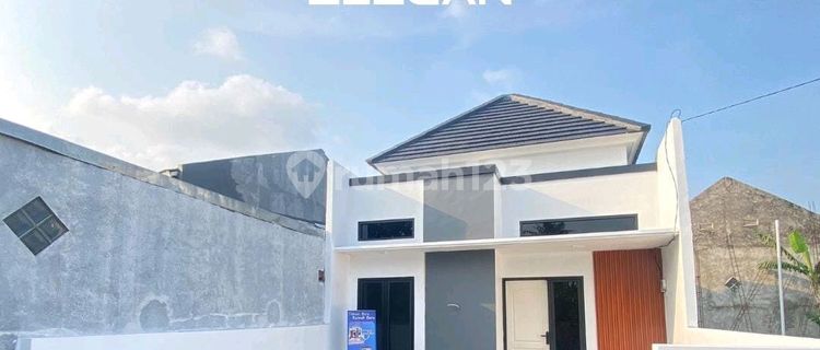 Minimalist Modern House With Limasan Design in Tlogomulyo Pedurungan 1