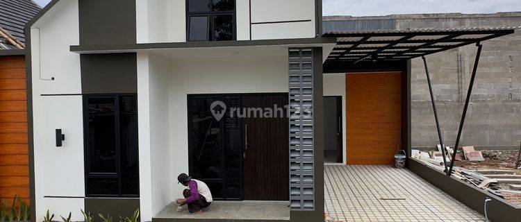 Rumah Dengan Akses Di Pinggir Jalan Anti Masuk Gank 1