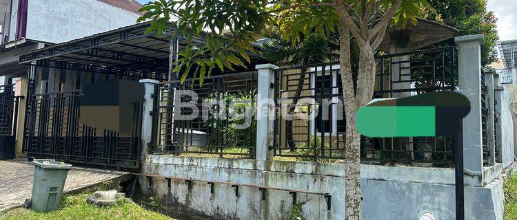 DIJUAL RUMAH HOOK DI PERUMAHAN BORNEO PARADISO 1