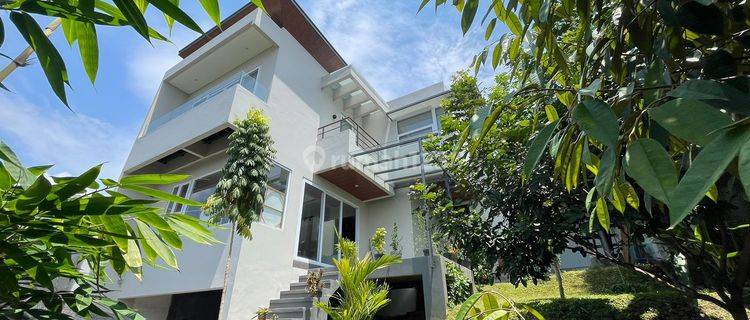 Dijual Villa Taman Dayu Modern Kontemporer Cluster Rosewood Hill , 2 Lantai , Furnished, Kitchen Set Kayu ,dengan Taman Depan Dan Belakang ,dengan View Dan Hawa Yang Sejuk Di Sore Hari 1