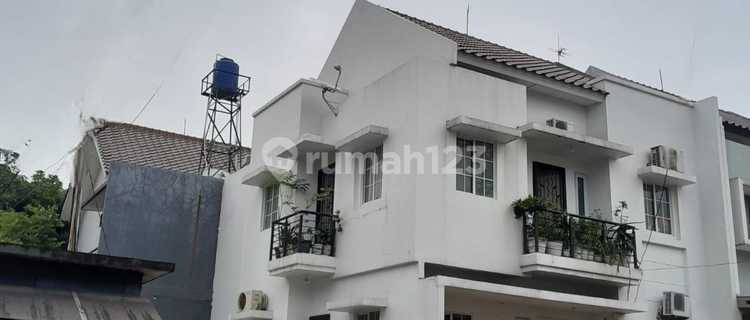 Dijual Rumah Hook Di Raffles Hills Cibubur di Raffles Hills 1