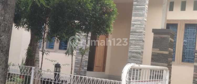 Disewakan Rumah Bagus Semi Furnish Di Kemang Pratama Bekasi 1