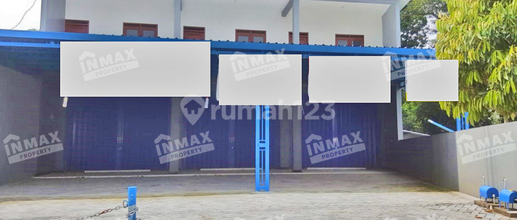 Three Adjacent Shophouses in Good Condition, Total Area 588 m2, 6 Rooms and 2 Floors, Strategic Location Suitable for Office, Warehouse, and Business on Jl. Asrikaton, Kec. Pakis, Kab. Malang. 1