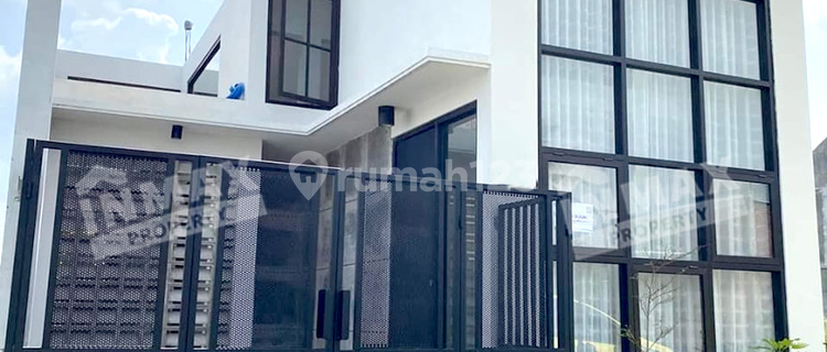 Good Minimalist Modern House Ready to Occupy with Mezzanine and Rooftop in Pakisaji Area, D Warna Permanu Housing Complex, Pakisaji Subdistrict, Malang Regency 1