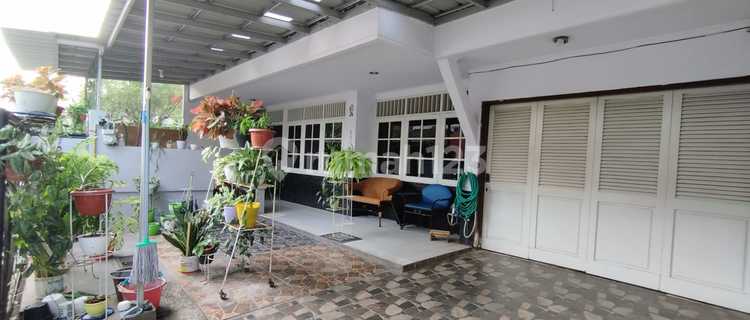 Good 2-Story House Ready to Occupy in Taman Meruya Ilir, West Jakarta 1