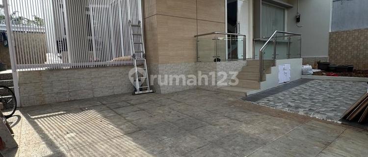 Hot Sale Beautiful 3-Story House in Kelapa Gading 13 X 15 Ready to Occupy Only 4.9*Man 1