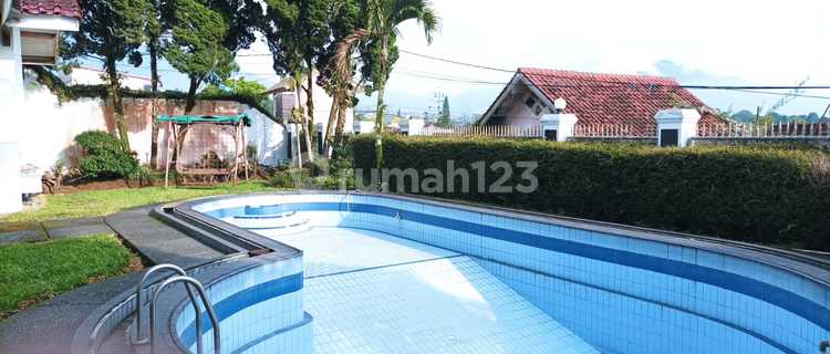 Rumah di Cipanas Ada Kolam Renang 1