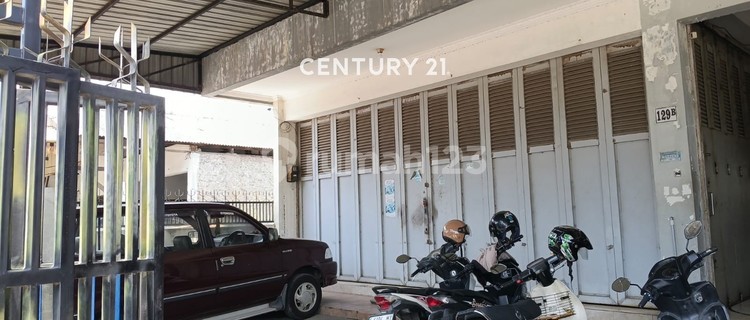 Roadside Shop Strategic Location in Drajat Cirebon City 1