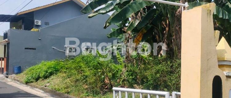 STRATEGIC LAND HOOK  READY-TO-BUILD IN MANYARAN, SEMARANG 1