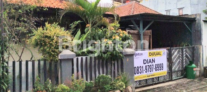 2BH  RUMAH  DIJUAL =  RUMAH INDUK DAN RUMAH KOST ISI ANAK KOST DAERAH  KEDONDONG LUAS  438 M HARGA 3  M 1