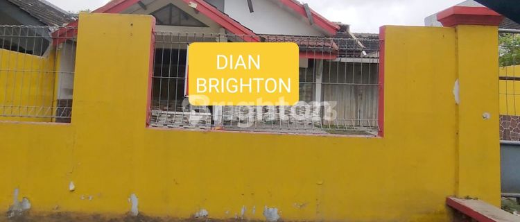 FOR RENT A HOUSE WITH 4+1 BEDROOMS IN NOGOSOSRO, SEMARANG 1