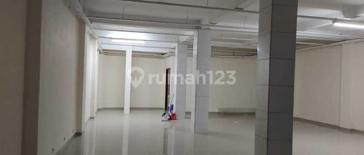 Disewakan Rumah Usaha 2 Lantai Di Raya Manyar 1